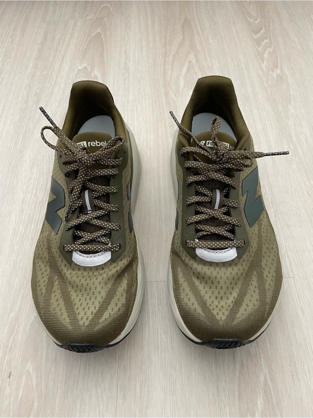 New Balance fuel cell rebel V5 olive/woodlands Running Shoes